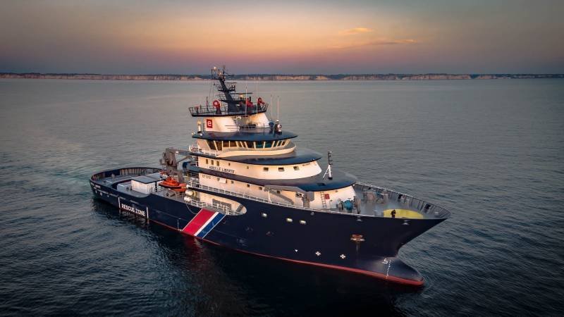 Service Ships